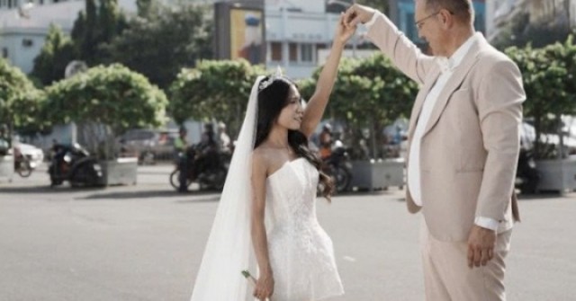 Con rể cao gần 2m, bố mẹ vợ ở Đồng Nai sửa nhà từ cầu thang đến bồn rửa mặt