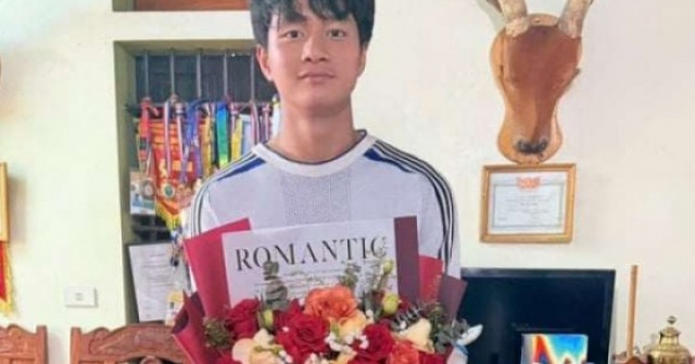 Thủ môn Cao Văn Bình: “Tấm huy chương này nặng, nhưng không nặng bằng thúng hoa quả mẹ bưng mỗi sớm khuya”
