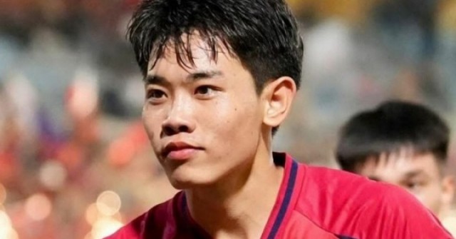 Đình Bắc bị fan trêu 'đổi giọng hát lấy đôi chân'