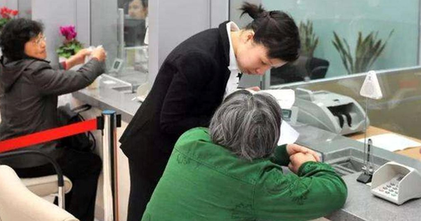 Cụ bà đặt 4 lệnh mua vàng trị giá 3,6 tỷ đồng: Công an phá cửa ngăn chặn giao dịch, thu hồi bưu kiện