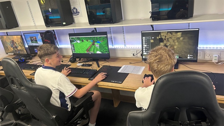 Hệ sinh thái Esports và bài toán phát triển bền vững: Khi sức khỏe tinh thần trở thành trụ cột mới