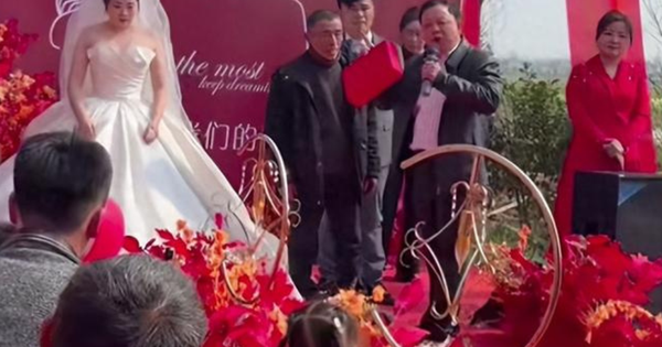 Bố cô dâu trả lại 716 triệu đồng sính lễ ngay trong đám cưới