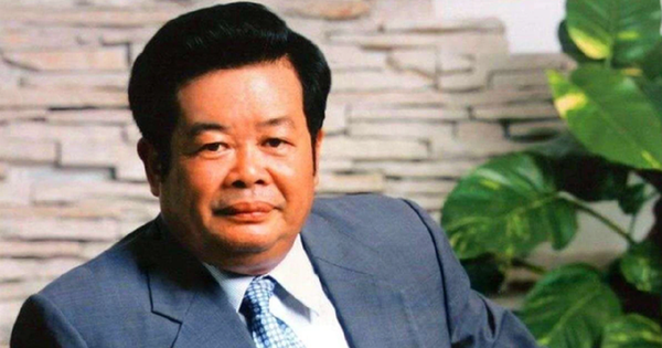 Chân dung vị tỷ phú lấy vợ mù, bắt con trai làm công nhân và cái kết ngỡ ngàng