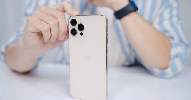 Giá iPhone cũ dịp Black Friday 2025: Chỉ 5,7 triệu đồng đã có iPhone chạy iOS mượt mà