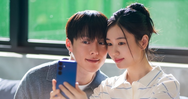 Cặp đôi ngôn tình đang đóng cảnh 18+ thì 30 người bất ngờ ập vào phòng, lý do hút 1,7 triệu lượt xem