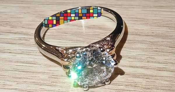 Nhặt được chiếc nhẫn trị giá 669 triệu đồng, cô gái có hành động bất ngờ