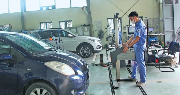 Quy định mới từ 1/3: Tài xế ô tô và xe máy chính thức chuyển sang dùng giấy đăng kiểm điện tử