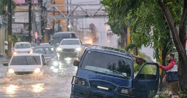 Siêu bão Melissa mạnh nhất từ thế kỷ XIX đi vào vùng Caribe, tàu chiến Mỹ khẩn cấp di chuyển