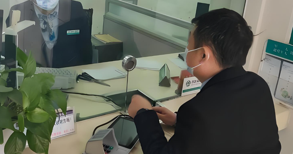 Người đàn ông nhận được 18,6 tỷ đồng đền bù đất liền mang hết đi gửi tiết kiệm, 1 năm sau đến hạn ngân hàng tuyên bố: “Ông không được rút đồng nào”