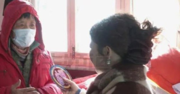 Con đẻ không chăm, cụ bà tuyển con gái nuôi, hứa tặng nhà và trả lương tháng