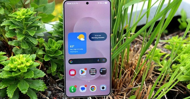 Nhìn lại chiếc smartphone tệ nhất năm 2025 của Samsung