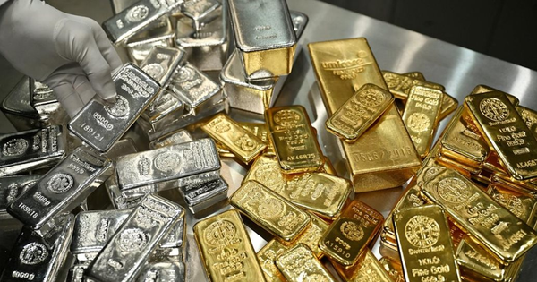 Bitcoin đang ở đâu khi vàng, bạc liên tục lập đỉnh: Sụt giảm hiếm thấy, chuyên gia chỉ thẳng 'đã đến lúc rời đi'