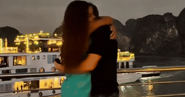 Clip ngọt ngào nhất cuối năm: Hoa hậu gen Z được bạn trai cầu hôn như phim ở Vịnh Hạ Long