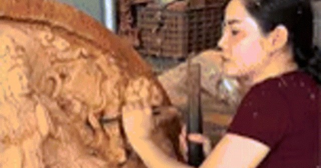 9X xinh đẹp ở Đà Nẵng biến gỗ thành tác phẩm trăm triệu, nhiều người thán phục