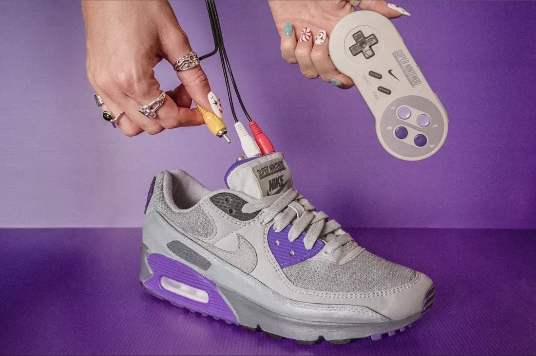 Đôi giày Nike tích hợp máy chơi game SNES nhân kỷ niệm 35 năm Super Nintendo