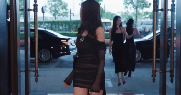 Ê chề chưa từng thấy trong lịch sử showbiz của nhóm nhạc nữ quốc dân, fan vứt thẳng quà tặng vào thùng rác