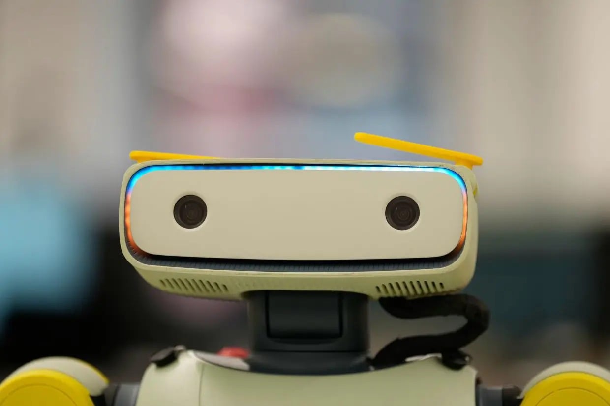 Startup New York ra mắt robot hình người bọc xốp, lấy cảm hứng từ WALL E