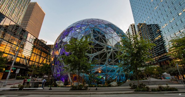 Amazon gây sốc: 14,000 nhân viên bị sa thải qua tin nhắn, công ty công nghệ đang loay hoay trong bão AI?