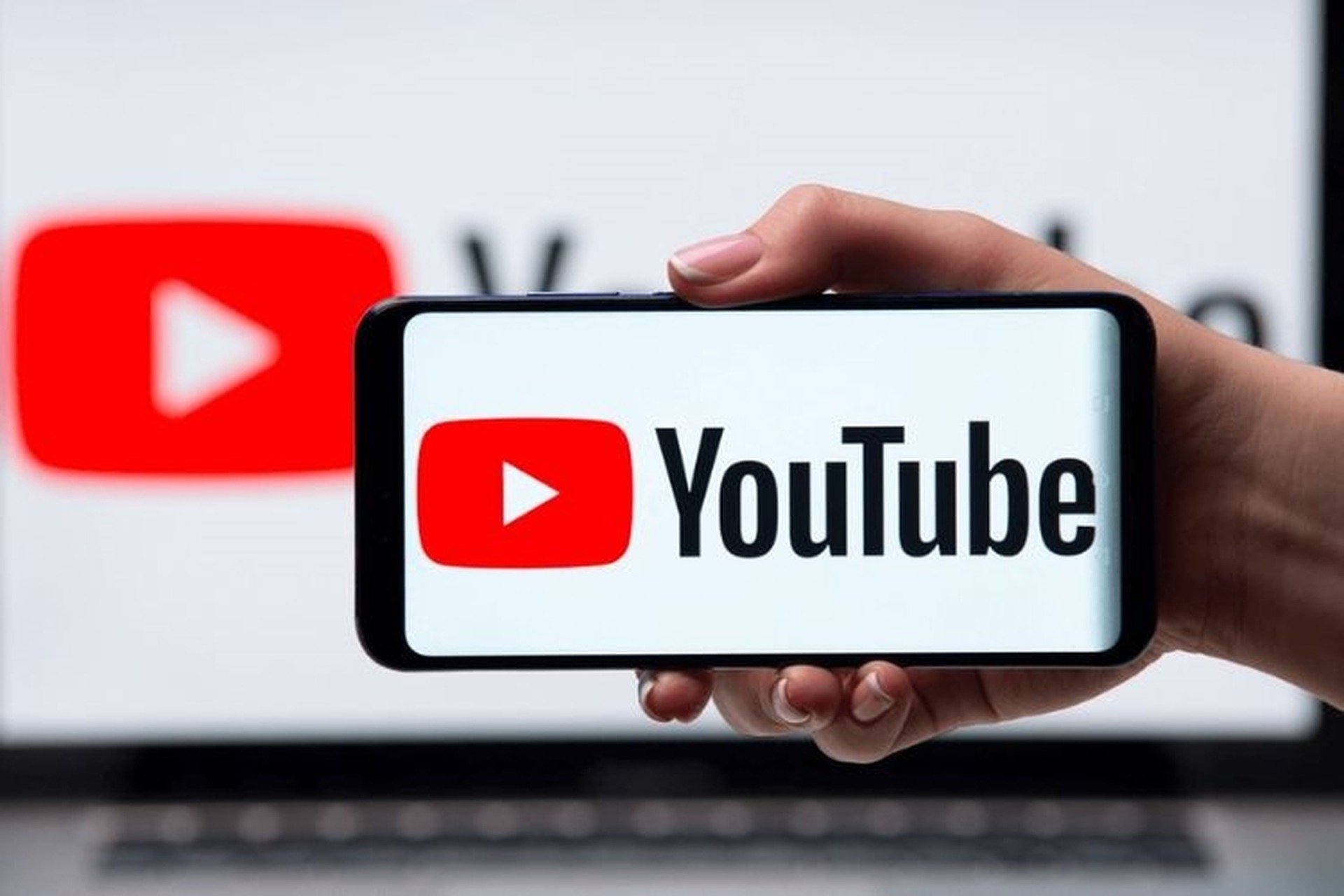 YouTube nâng cấp trải nghiệm xem TV với AI upscale và thumbnail 4K