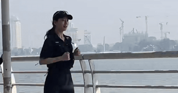 HOT: Bắt gặp Suzy và Kim Seon Ho quay phim ở Hồ Tây, nhan sắc ngoài đời mới là điều gây sốc