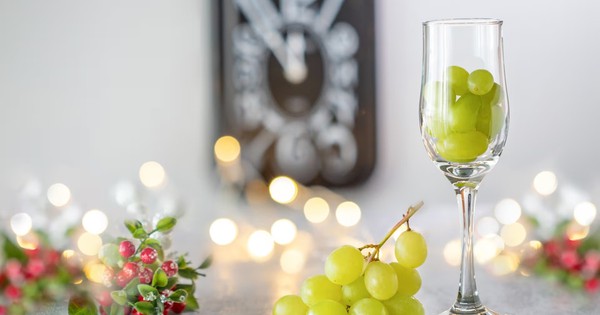Vì sao ăn 12 quả nho vào đêm giao thừa Tết Dương lịch?