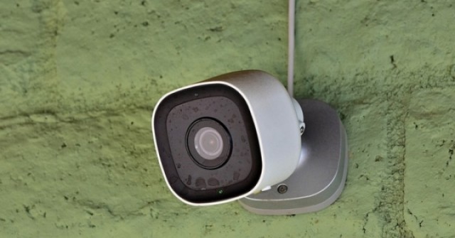Vợ gào khóc kêu cứu bị bạo hành nhưng camera lại phơi bày sự thật gây chấn động