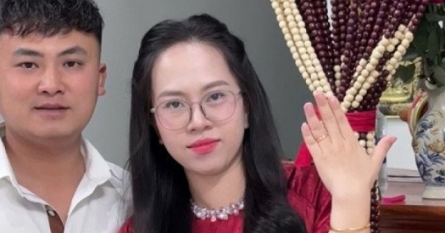 Ly hôn 3 năm rồi tái hợp, vợ chồng ở Thanh Hóa làm lễ ăn hỏi như lần đầu