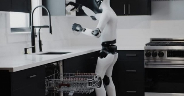 Robot hình người tự mang bát đĩa đi rửa