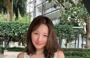 Người mẫu U40 khoe dáng bên bãi biển không khác gì nàng tiên cá xé truyện bước ra