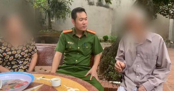 Quan sát camera ở nhà thấy bố mẹ nói chuyện điện thoại với biểu hiện sợ hãi, người đàn ông Hà Nội nhanh chóng báo Công an