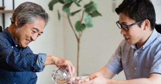 Tuổi già không giao hết tài sản: Một câu nói của con trai khiến tôi lặng người