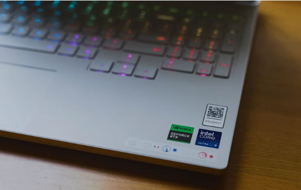 Lenovo Legion 7i Gen 10 - Laptop gaming không chỉ mạnh mà còn đẹp lung linh và rất thông minh