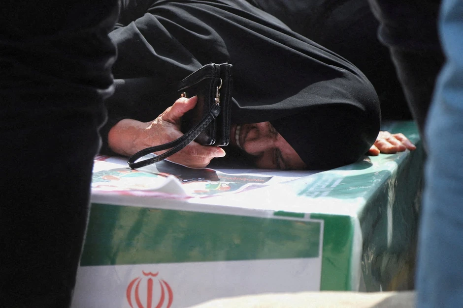 Chùm ảnh: Nhìn lại một tuần Iran chìm trong cuộc xung đột "chưa từng có"