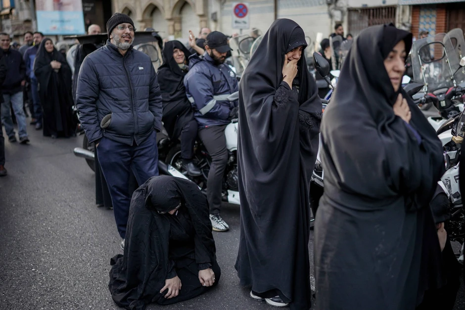 Chùm ảnh: Nhìn lại một tuần Iran chìm trong cuộc xung đột "chưa từng có"