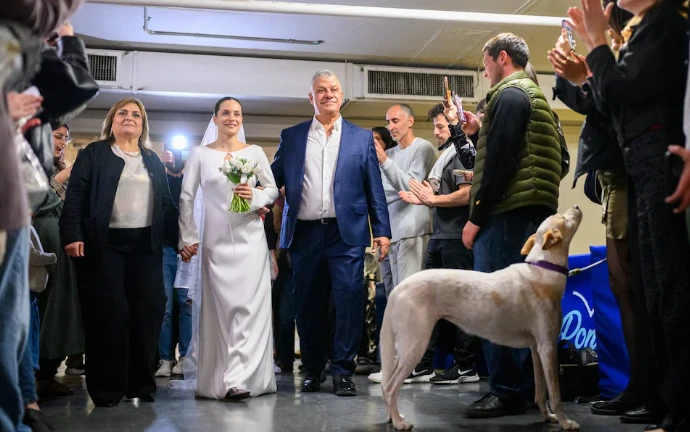 Cưới nhau dưới hầm trú bom