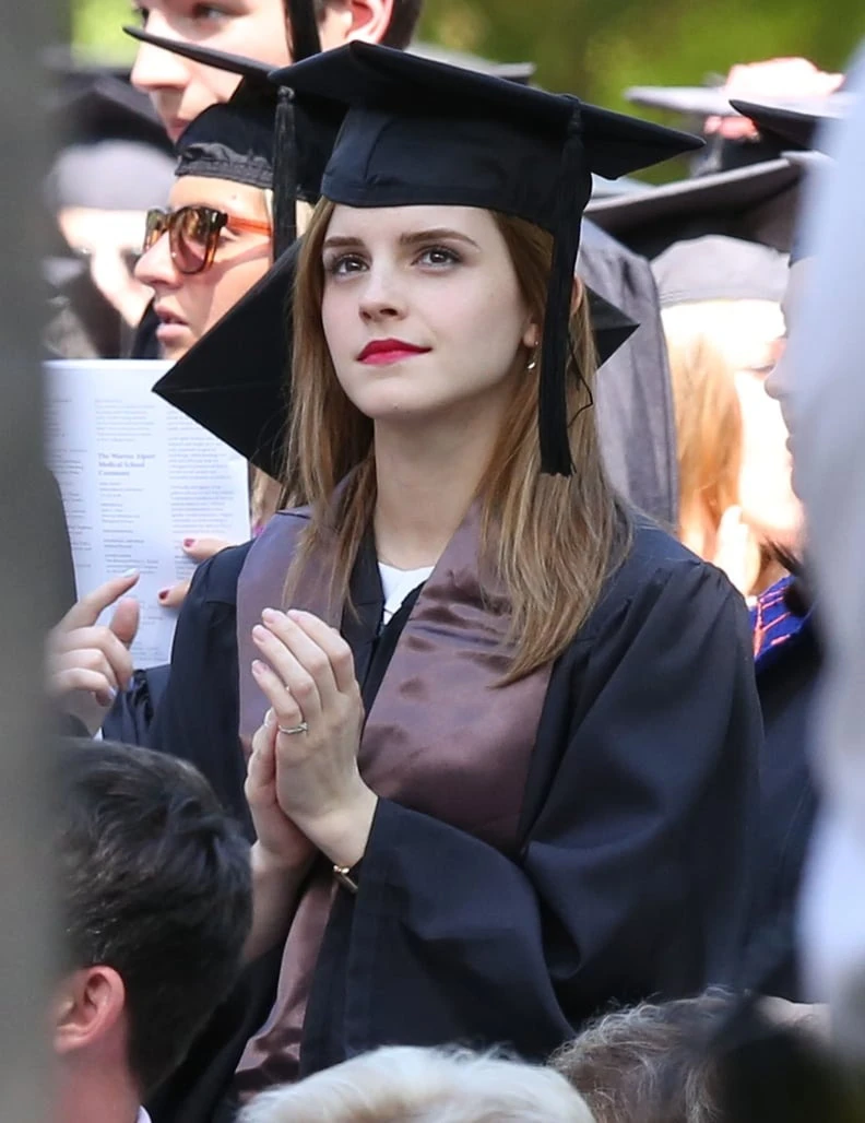 Emma Watson công khai bạn trai tỷ phú mới, trao nhau nụ hôn "bỏng mắt"