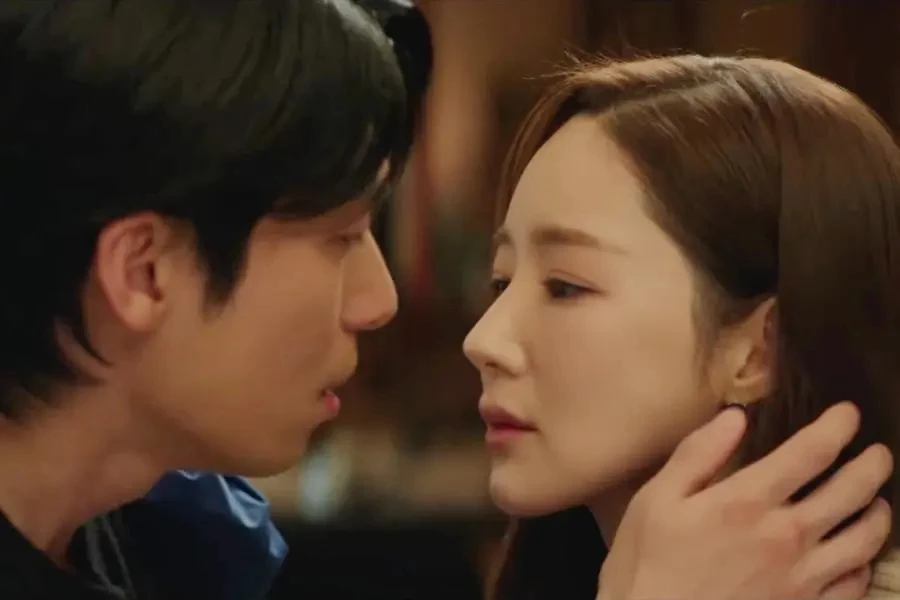 Không ngờ Park Min Young cũng có ngày này