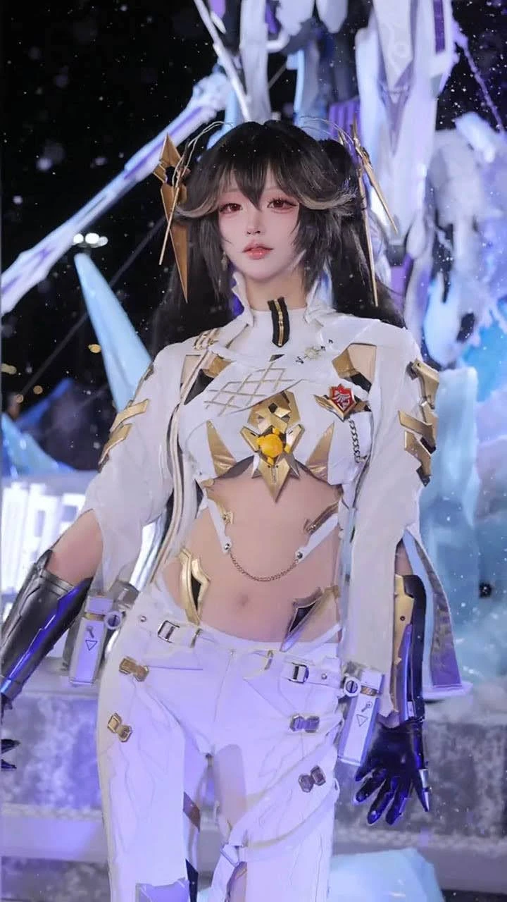 Nữ coser cỡ này thì anh người yêu "chịu" làm sao được Nữ coser cỡ này thì anh người yêu "chịu" làm sao được