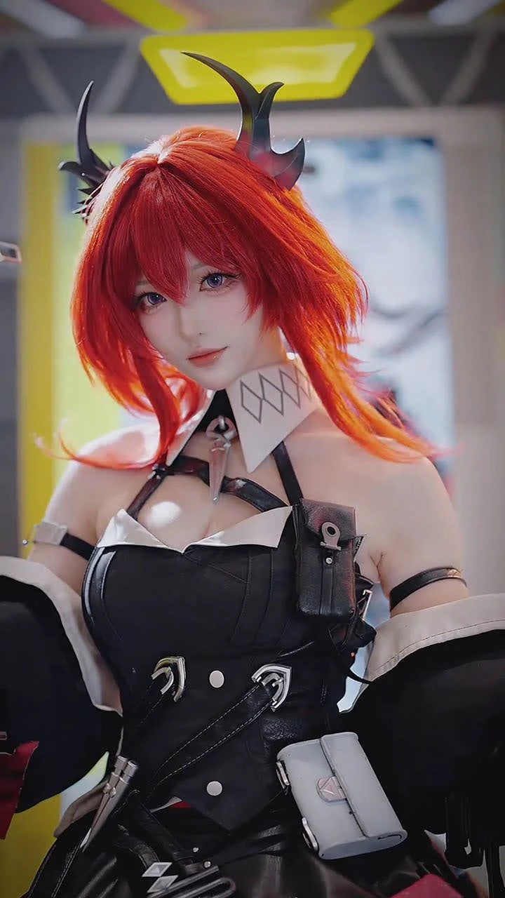 Nữ coser cỡ này thì anh người yêu "chịu" làm sao được Nữ coser cỡ này thì anh người yêu "chịu" làm sao được